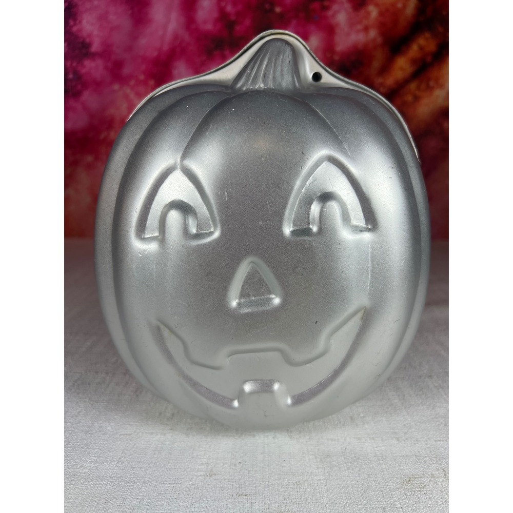 Wilton 1995 3D Jack O Lantern Pumpkin Cake Pan 2 Piece Aluminum Mold 2105-3150